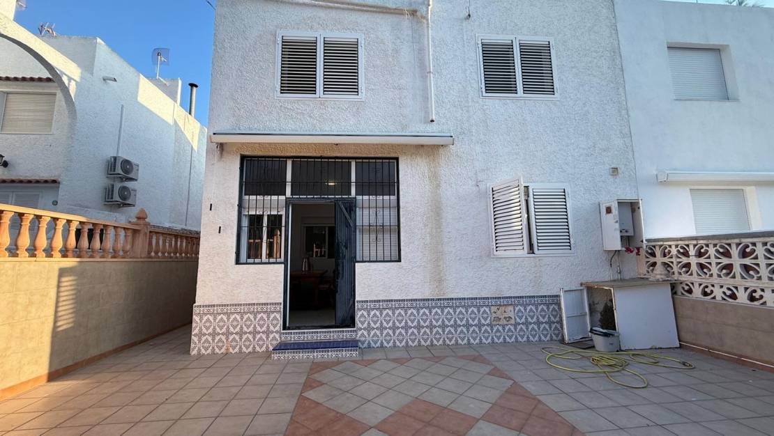 Sale - Villa - Torrevieja - Centro