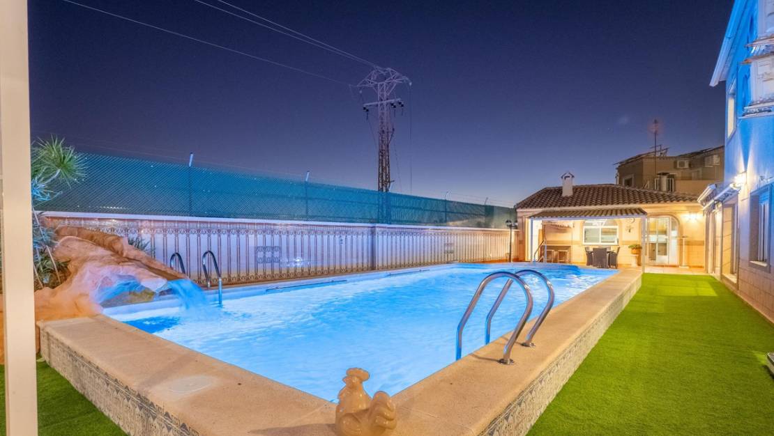 Sale - Villa - Torrevieja - El chaparral