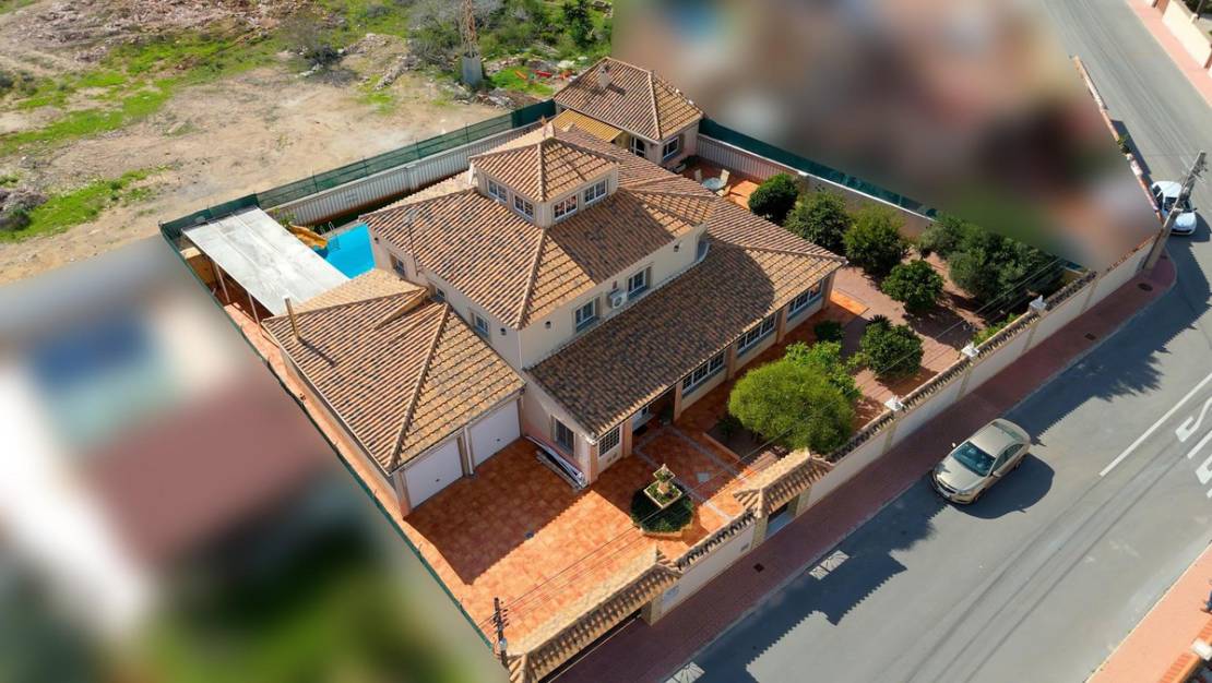 Sale - Villa - Torrevieja - El chaparral