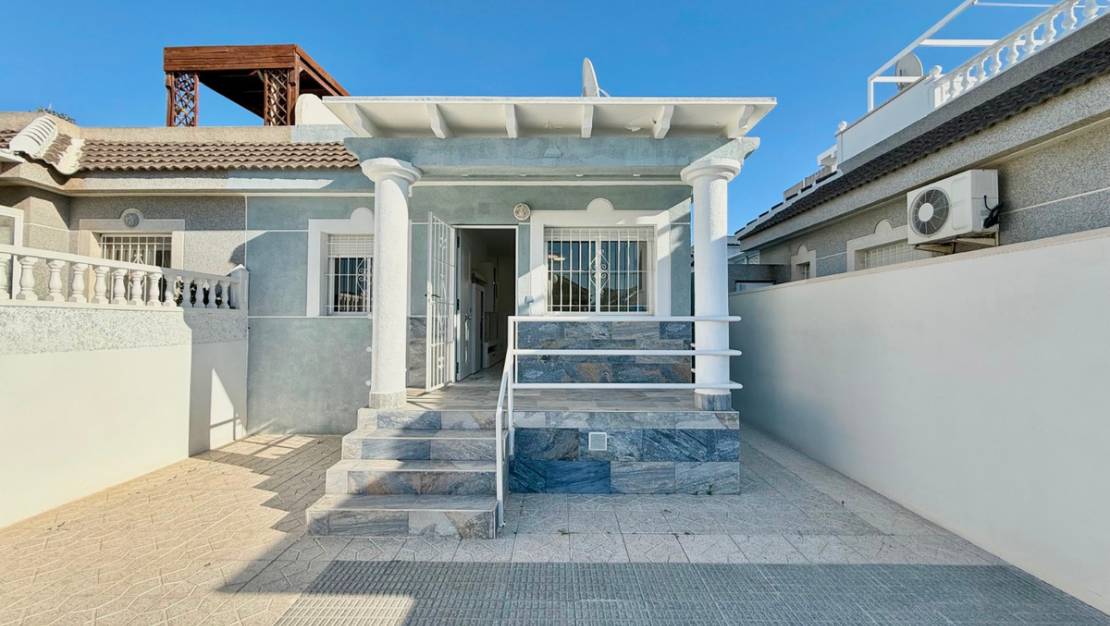 Sale - Villa - Torrevieja - El chaparral