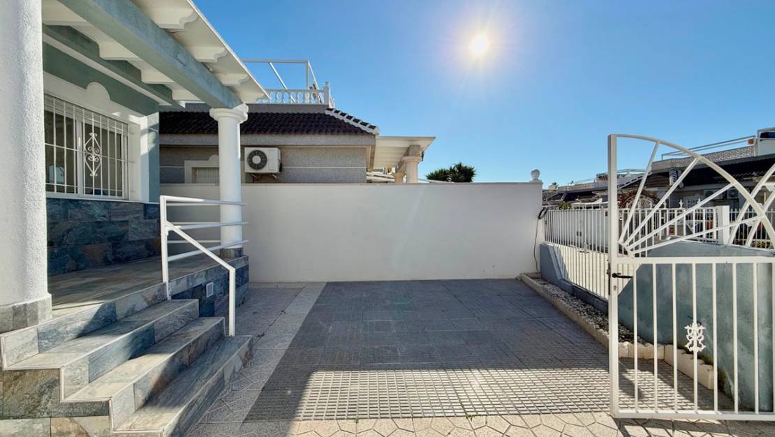 Sale - Villa - Torrevieja - El chaparral