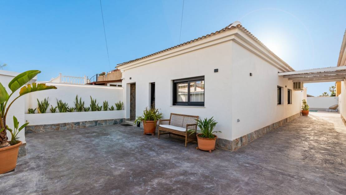 Sale - Villa - Torrevieja - El chaparral