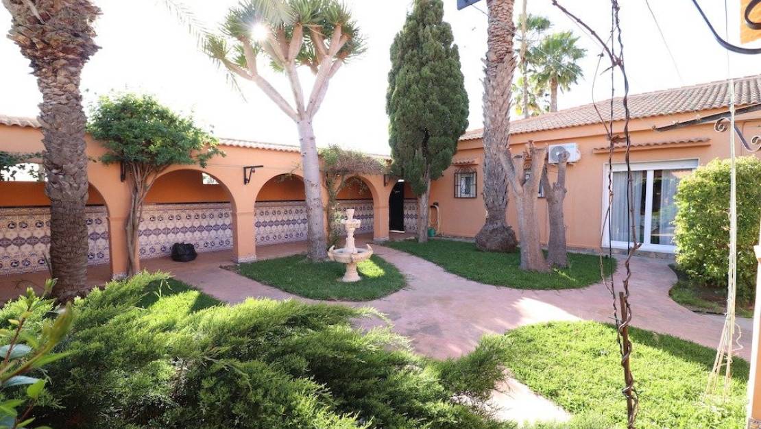 Sale - Villa - Torrevieja - El chaparral