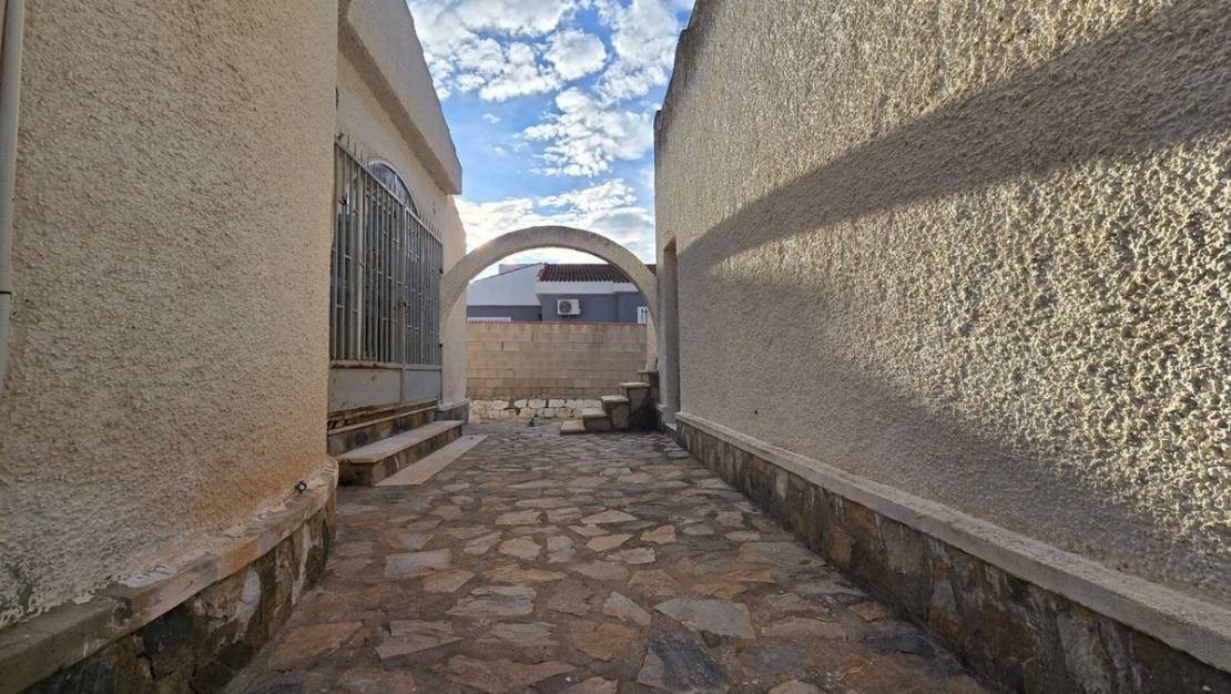 Sale - Villa - Torrevieja - El chaparral