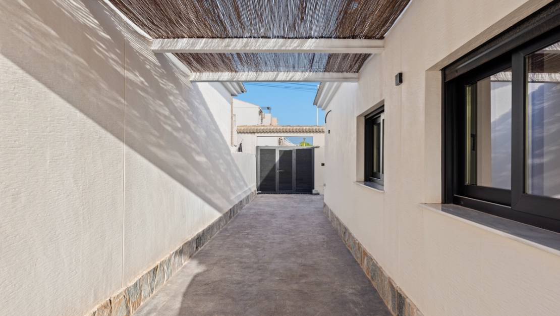 Sale - Villa - Torrevieja - El chaparral