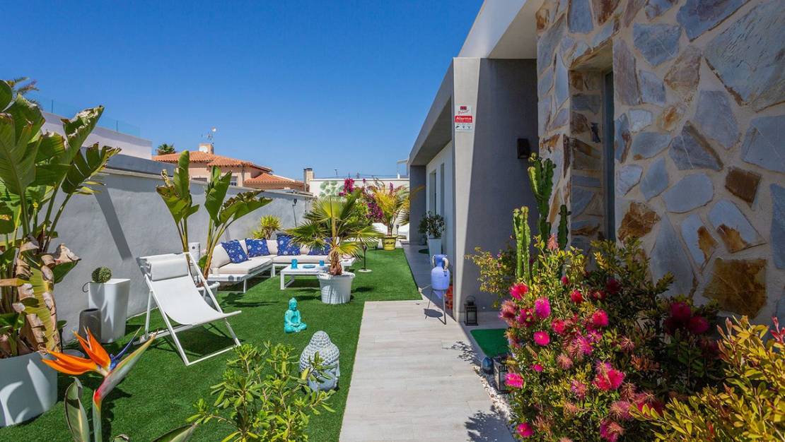 Sale - Villa - Torrevieja - El chaparral