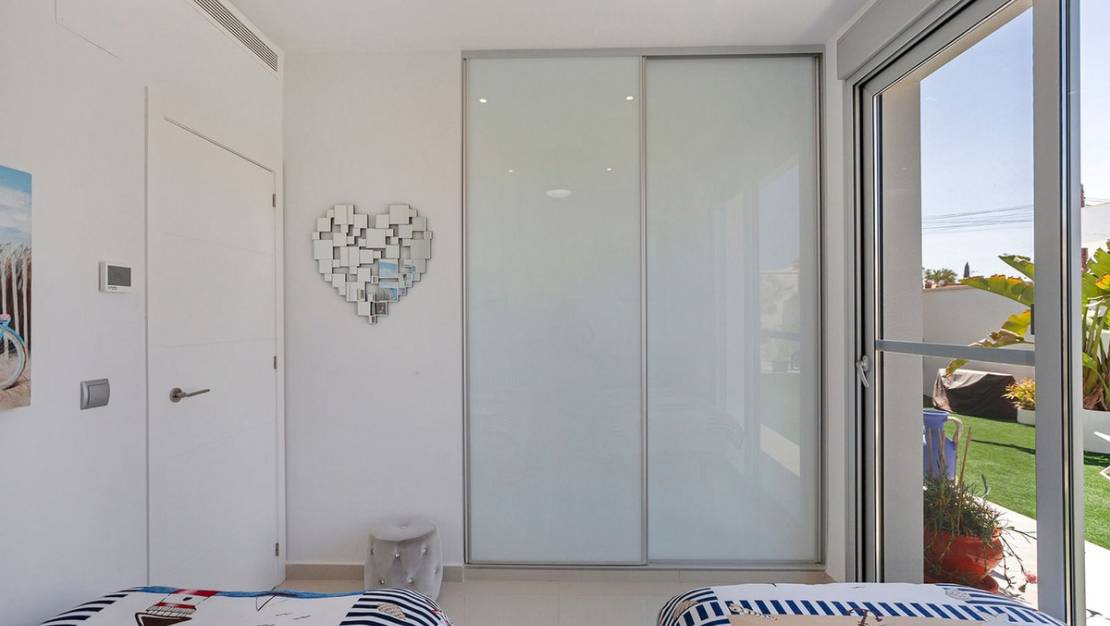 Sale - Villa - Torrevieja - El chaparral