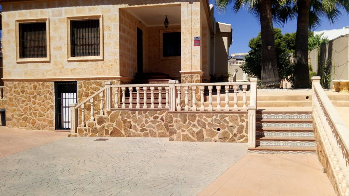 Sale - Villa - Torrevieja - Eliseos playa