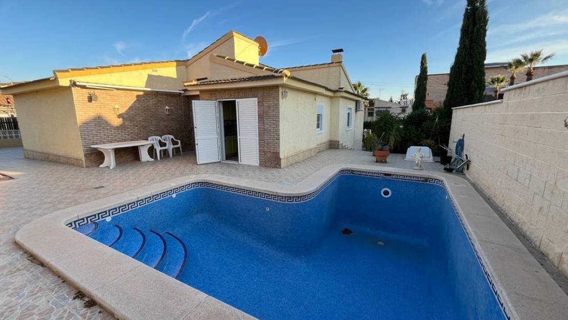 Sale - Villa - Torrevieja - Eliseos playa