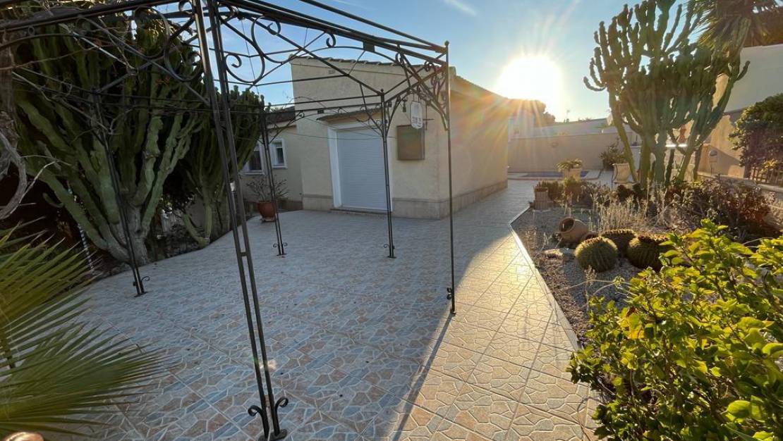 Sale - Villa - Torrevieja - Eliseos playa