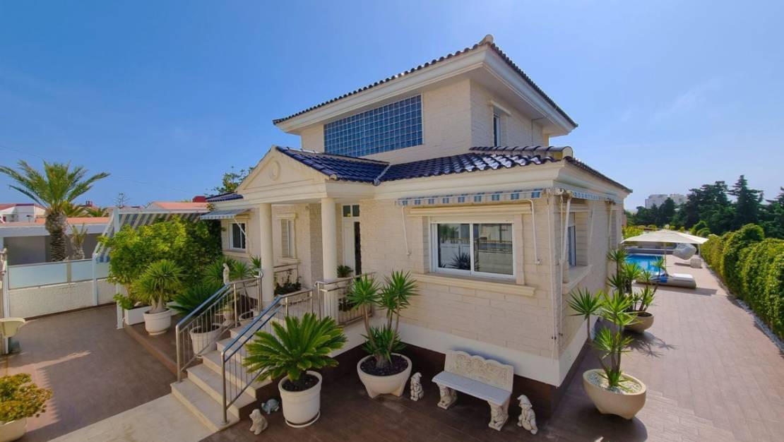Sale - Villa - Torrevieja - La Mata