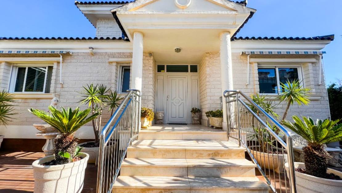 Sale - Villa - Torrevieja - La Mata