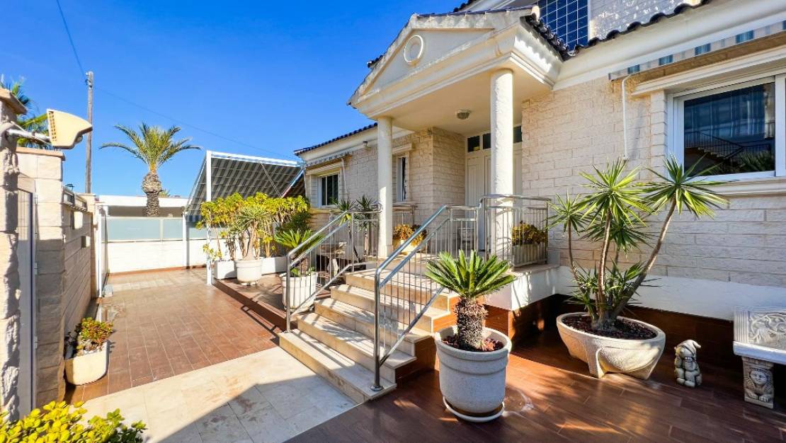 Sale - Villa - Torrevieja - La Mata