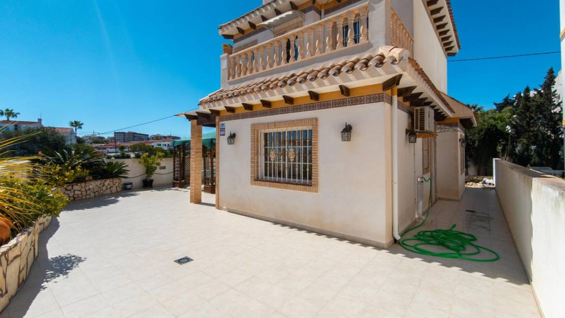 Sale - Villa - Torrevieja - La Mata