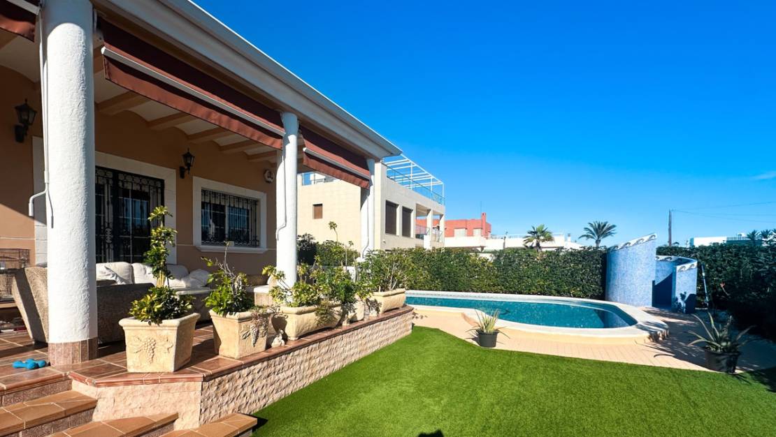 Sale - Villa - Torrevieja - La Mata