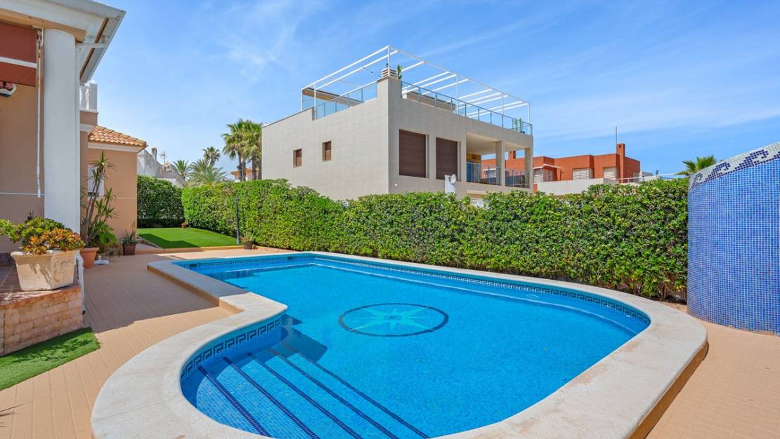 Sale - Villa - Torrevieja - La Mata