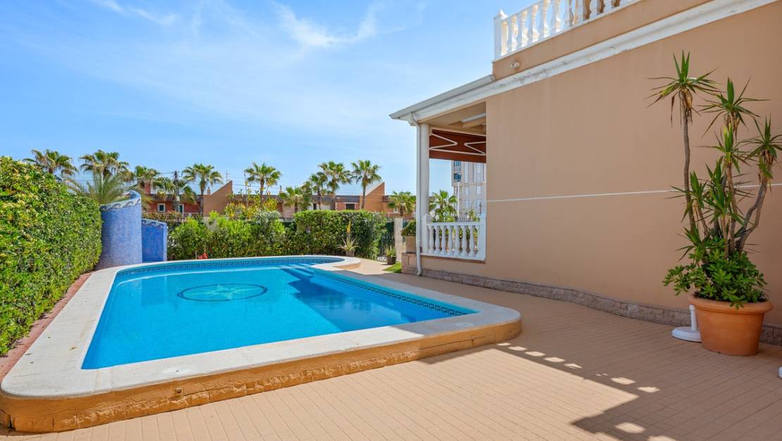 Sale - Villa - Torrevieja - La Mata