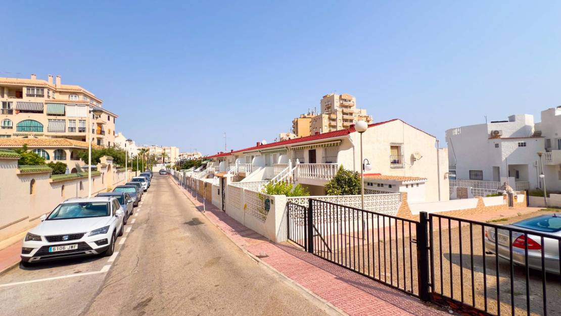 Sale - Villa - Torrevieja - La Mata