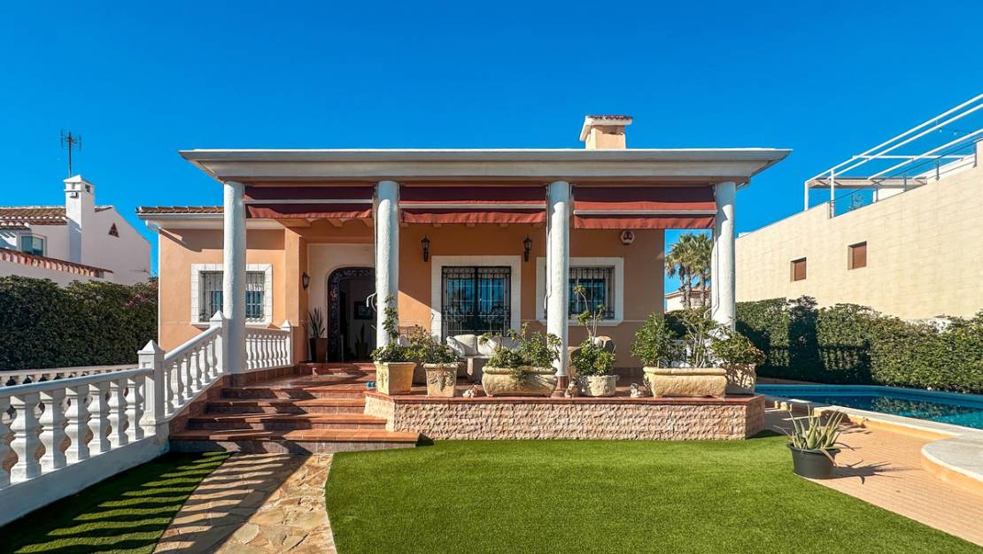 Sale - Villa - Torrevieja - La Mata