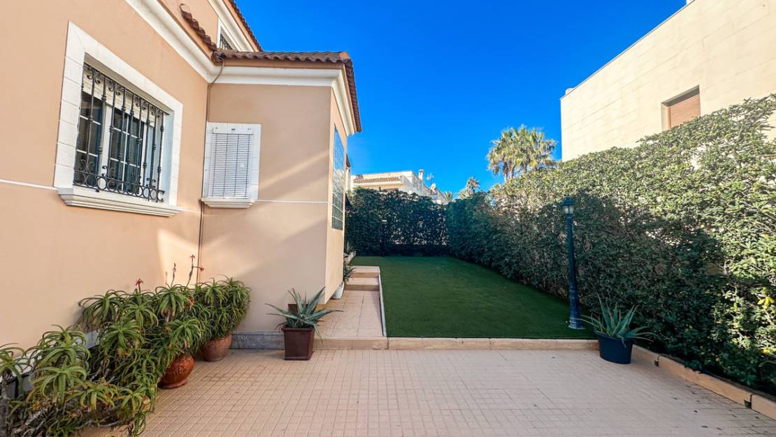 Sale - Villa - Torrevieja - La Mata