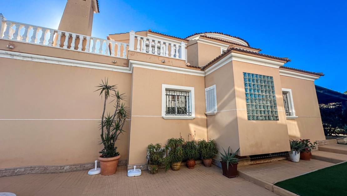 Sale - Villa - Torrevieja - La Mata
