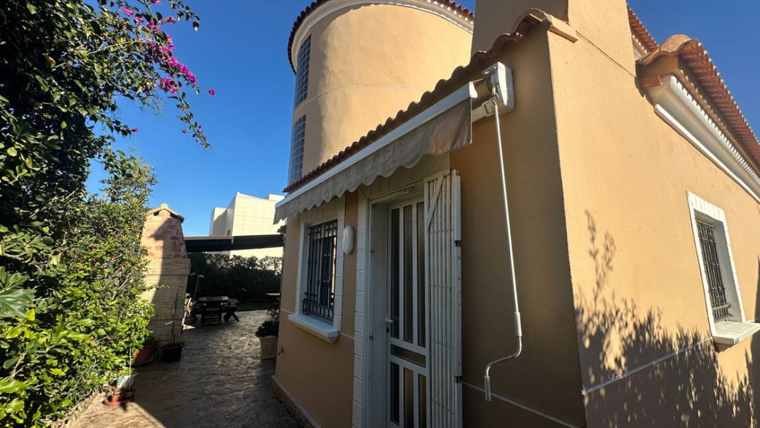 Sale - Villa - Torrevieja - La Mata