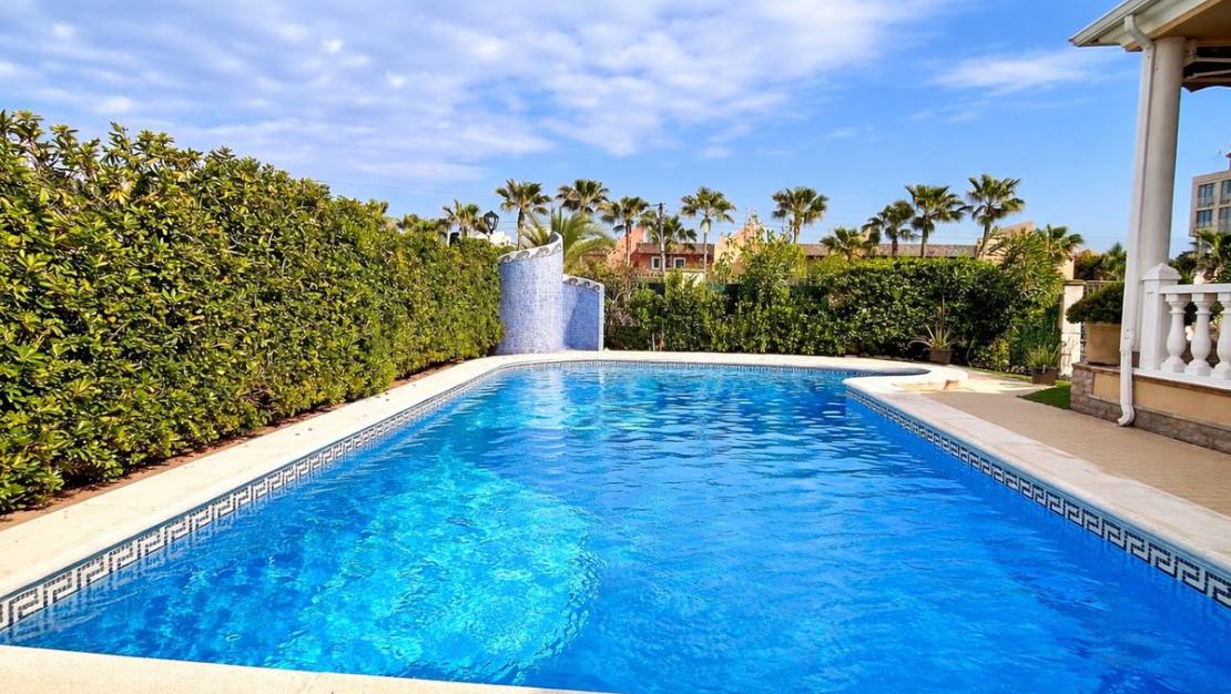 Sale - Villa - Torrevieja - La Mata
