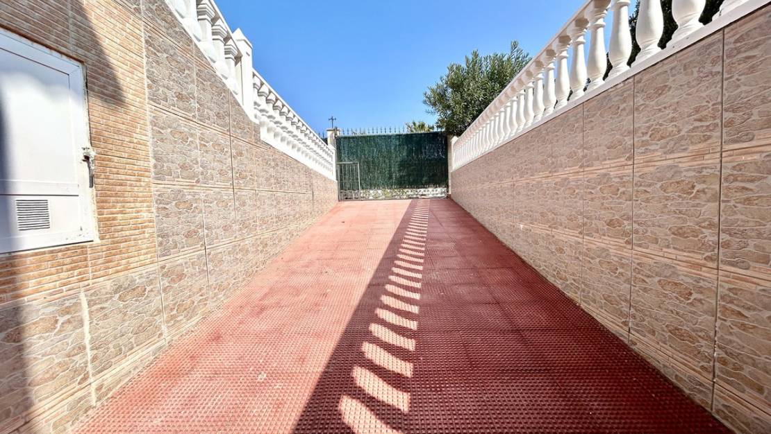 Sale - Villa - Torrevieja - La Mata