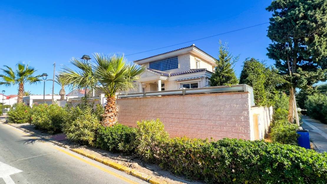Sale - Villa - Torrevieja - La Mata