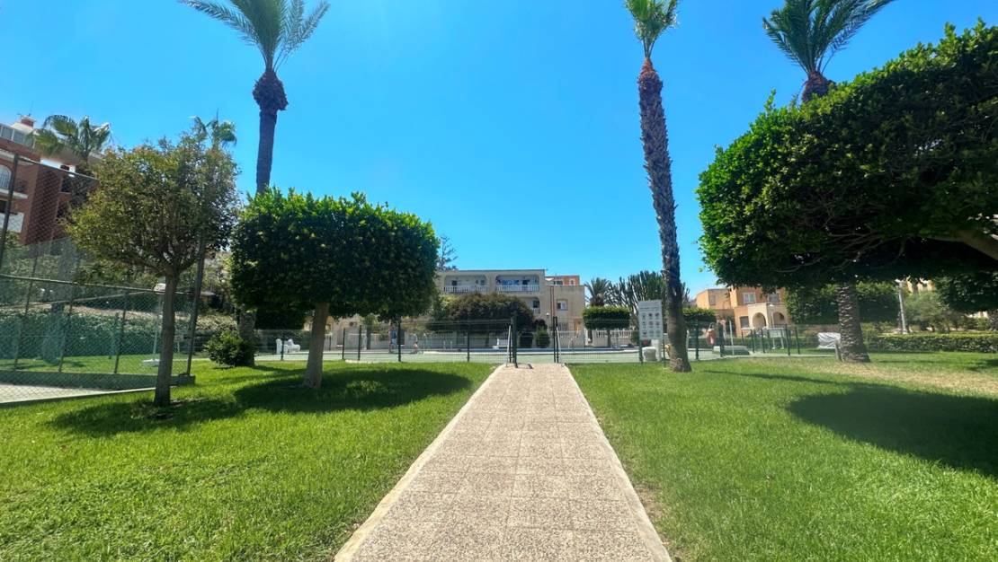 Sale - Villa - Torrevieja - La Mata