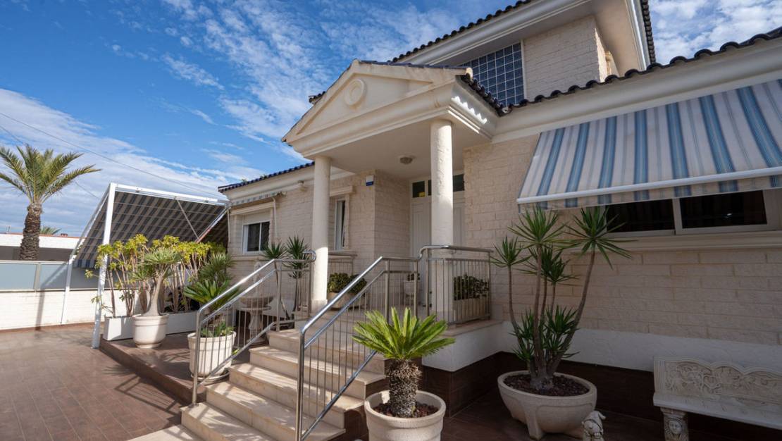 Sale - Villa - Torrevieja - La Mata