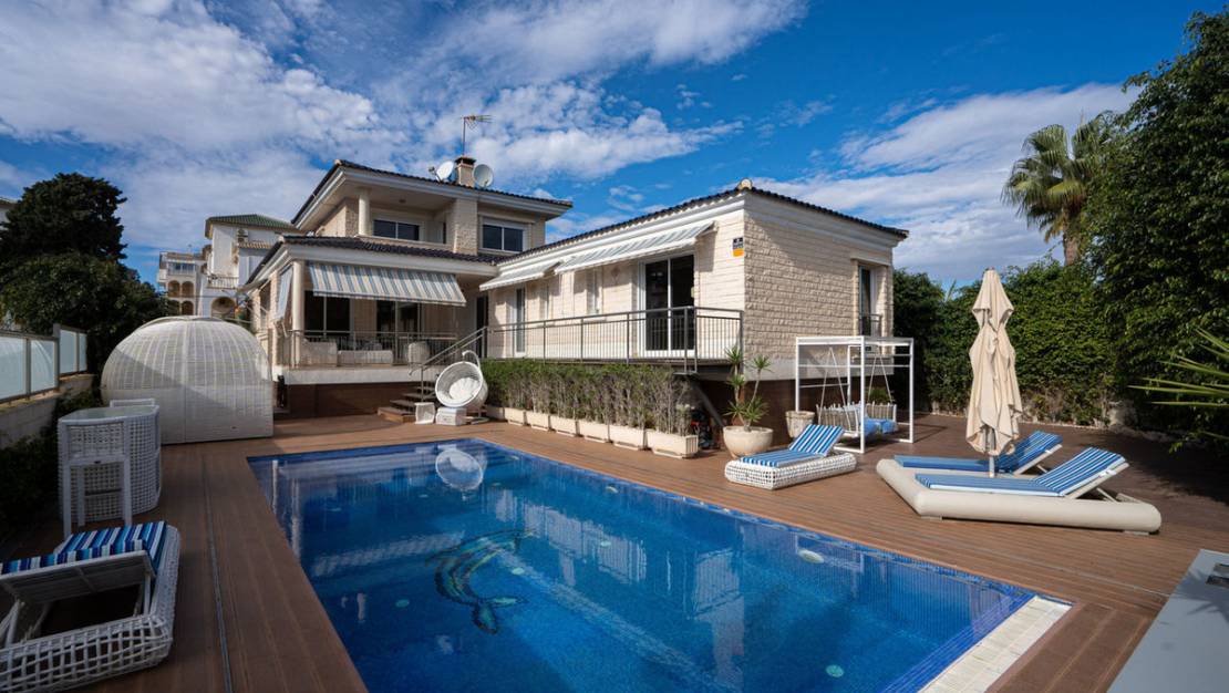 Sale - Villa - Torrevieja - La Mata