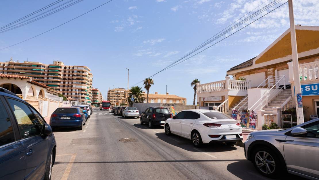 Sale - Villa - Torrevieja - La Mata