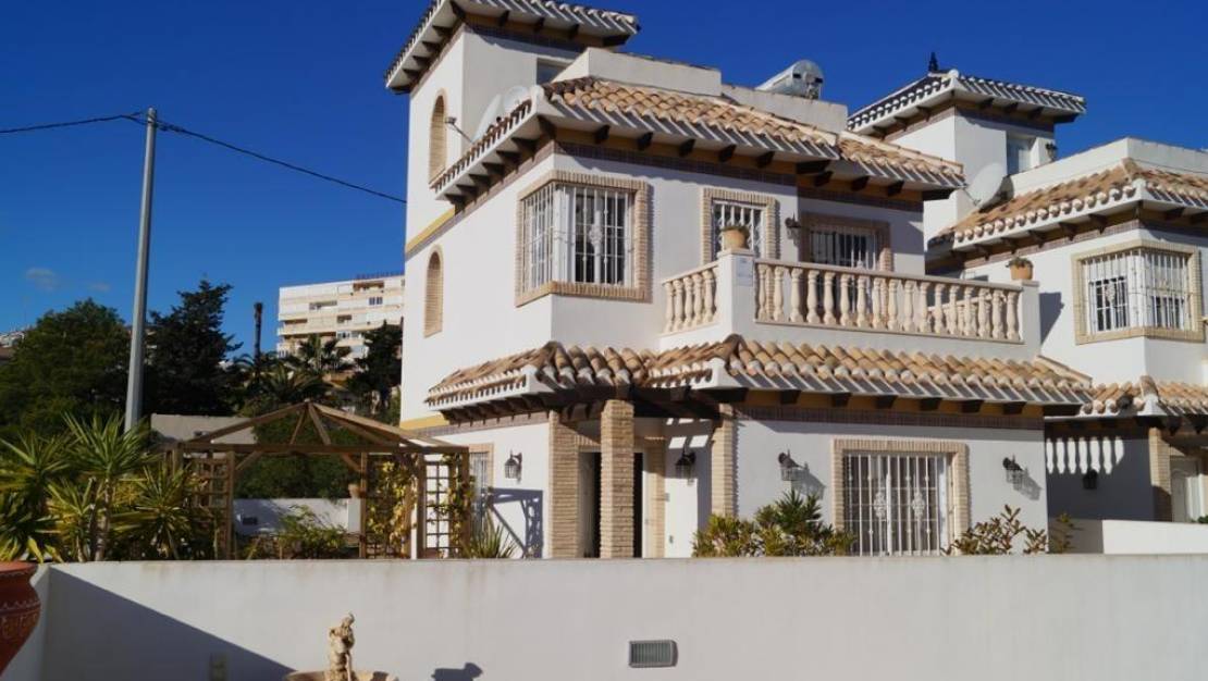 Sale - Villa - Torrevieja - La Mata