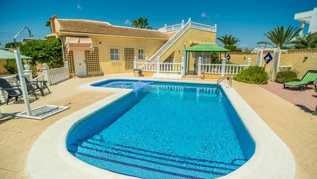 Sale - Villa - Torrevieja - La siesta