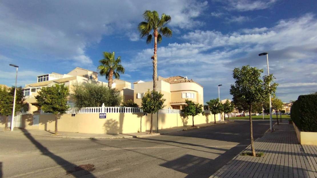 Sale - Villa - Torrevieja - La siesta