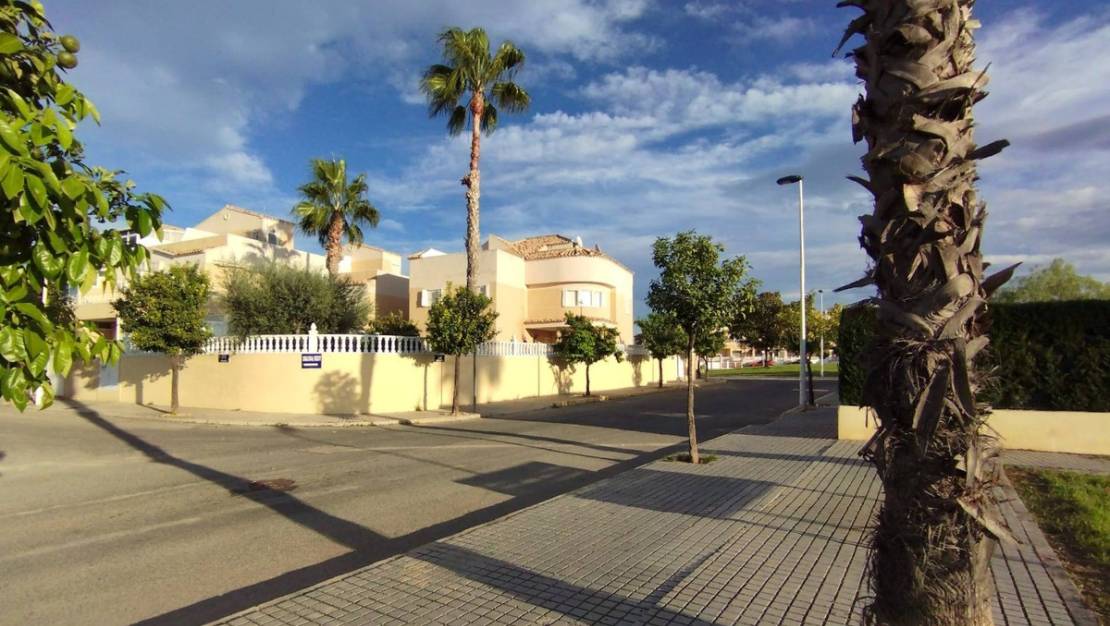 Sale - Villa - Torrevieja - La siesta