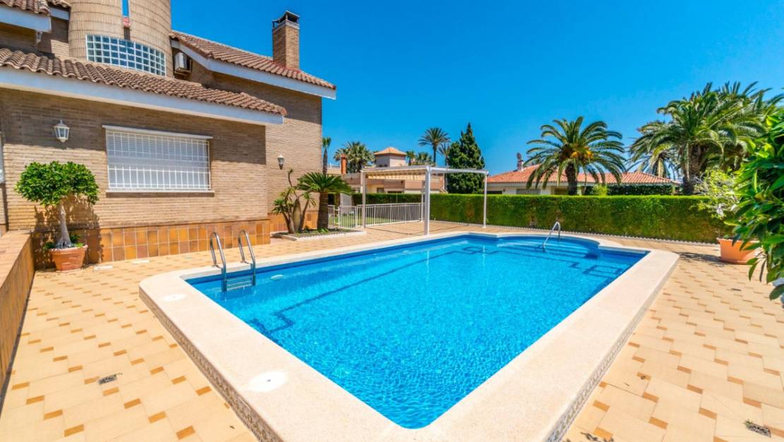 Sale - Villa - Torrevieja - La Veleta