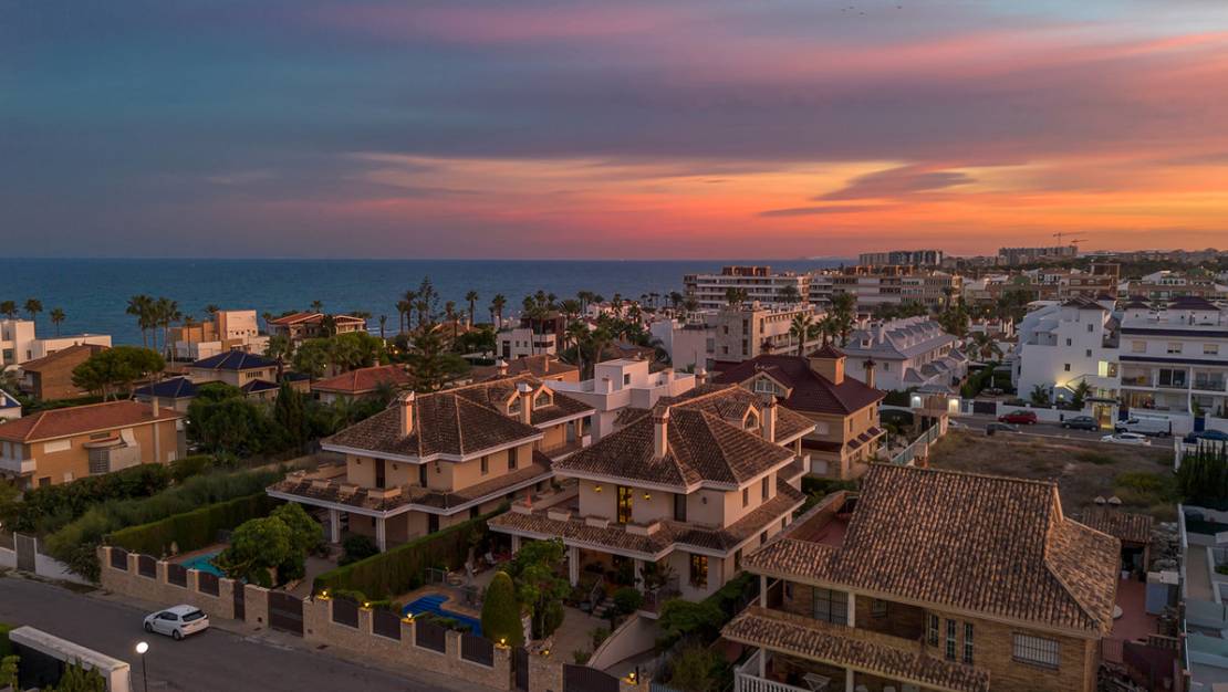 Sale - Villa - Torrevieja - La Veleta