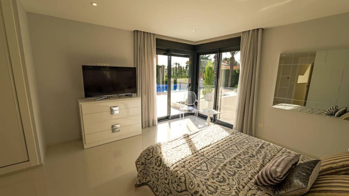 Sale - Villa - Torrevieja - La Veleta