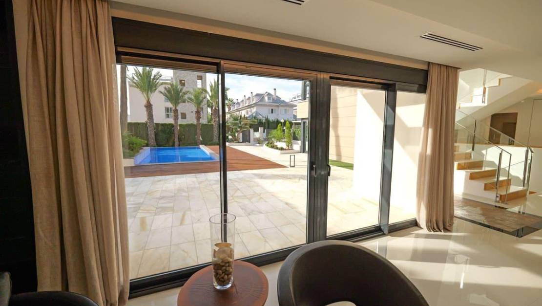 Sale - Villa - Torrevieja - La Veleta