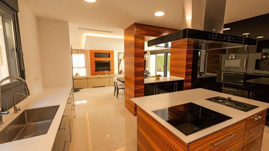Sale - Villa - Torrevieja - La Veleta