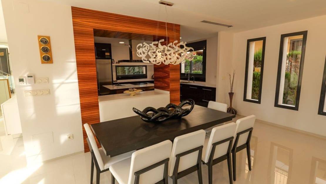Sale - Villa - Torrevieja - La Veleta