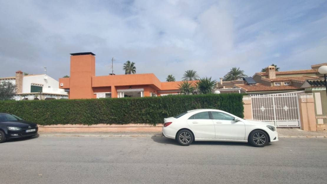 Sale - Villa - Torrevieja - La Veleta