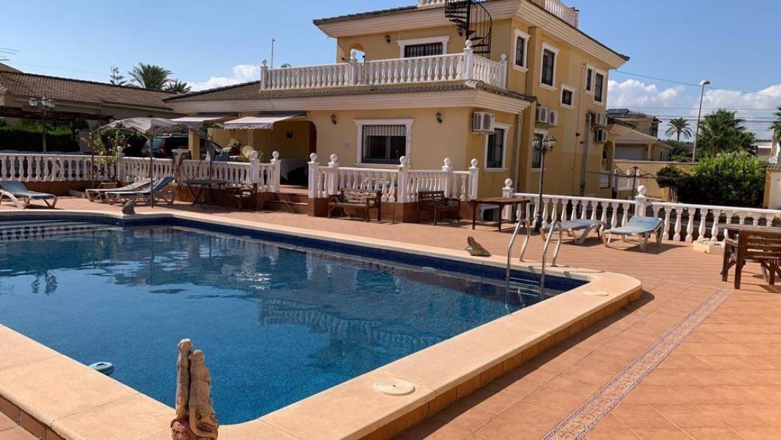 Sale - Villa - Torrevieja - Los altos