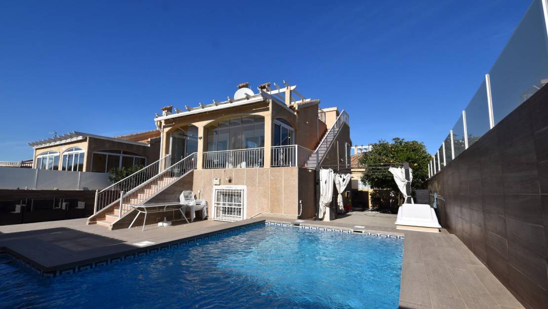 Sale - Villa - Torrevieja - Los altos