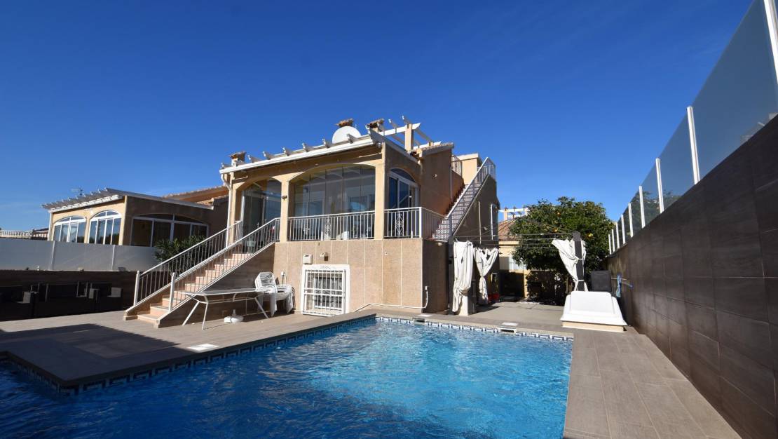 Sale - Villa - Torrevieja - Los altos