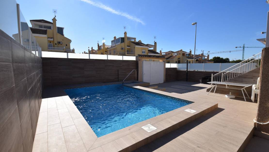 Sale - Villa - Torrevieja - Los altos