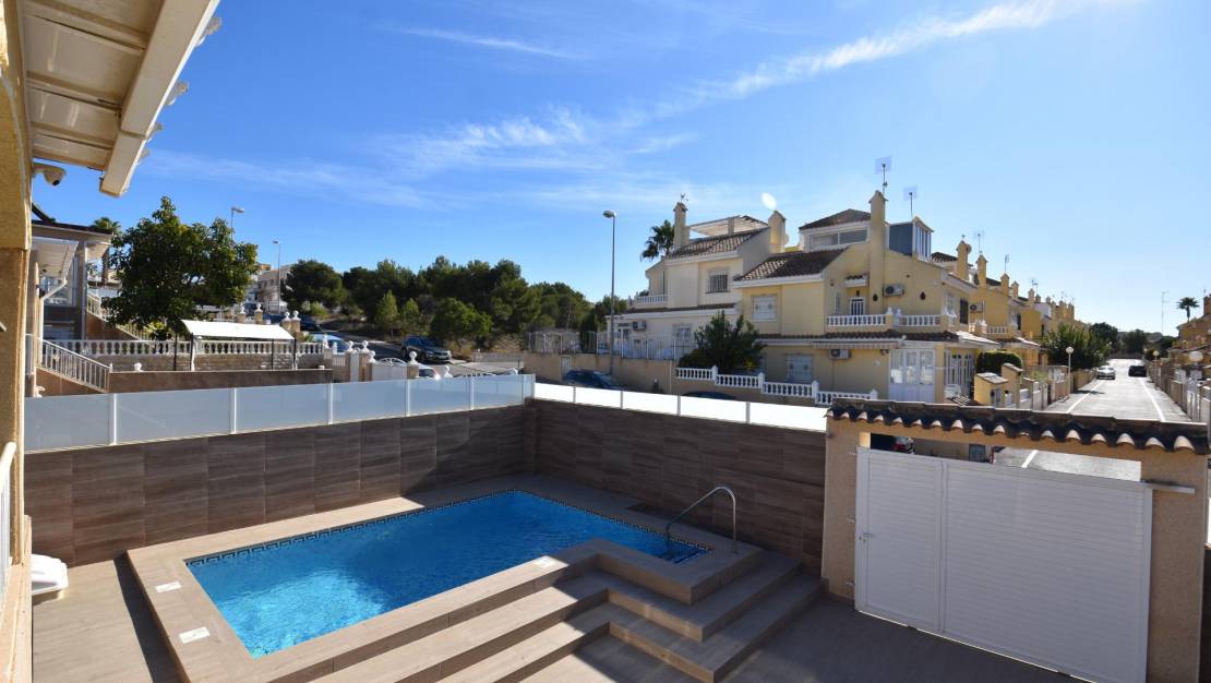 Sale - Villa - Torrevieja - Los altos