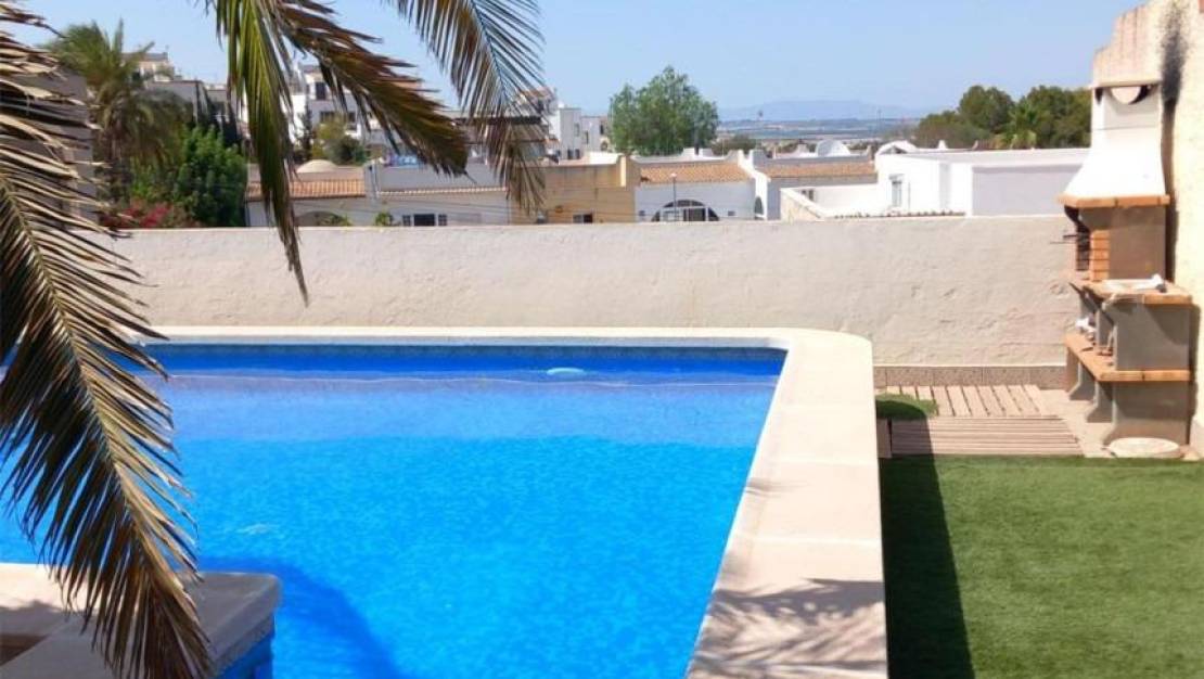 Sale - Villa - Torrevieja - Los altos